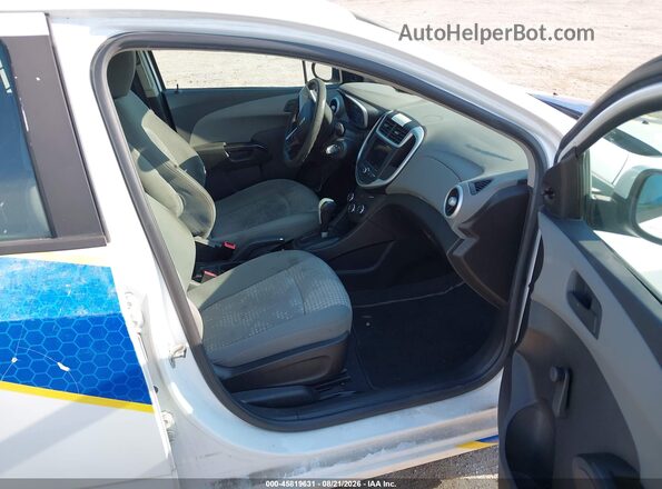 1G1JG6SH3J4133568 2018 CHEVROLET SONIC White Вид салону спереду