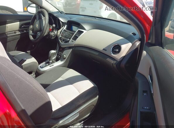 1G1PC5SG9G7188699 2016 CHEVROLET CRUZE Red Widok wnętrza z przodu