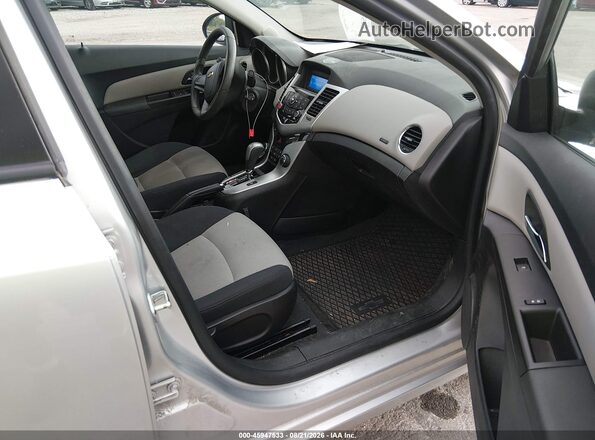 1G1PC5SH5G7188272 2016 CHEVROLET CRUZE Silver Front interior view