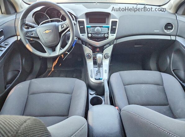 1G1PE5SB0G7169182 2016 CHEVROLET CRUZE Burgundy Widok deski rozdzielczej