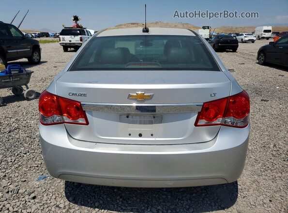 1G1PE5SB3F7182099 2019 CHEVROLET CRUZE Silver Widok z tyłu
