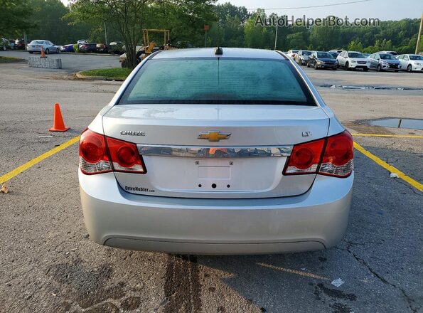 1G1PE5SBXG7153555 2016 CHEVROLET CRUZE Серебряный Вид сзади