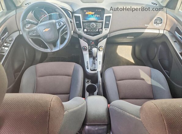 1G1PE5SBXG7187558 2016 CHEVROLET CRUZE Белый Вид панели приборов