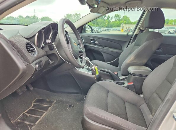 1G1PE5SBXG7207792 2016 CHEVROLET CRUZE Silver Front interior view
