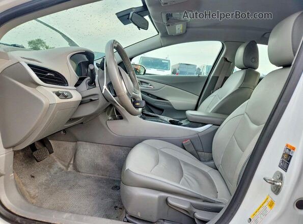 1G1RC6S55HU213940 2017 CHEVROLET VOLT Белый Вид салона спереди