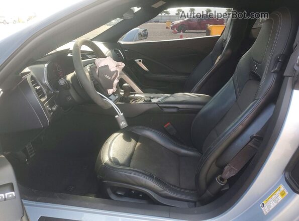 1G1YX2D75H5111829 2017 CHEVROLET CORVETTE Серебряный Вид салона спереди