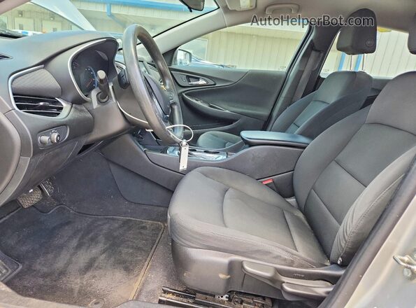 1G1ZB5ST4HF128667 2017 CHEVROLET MALIBU Silver Widok wnętrza z przodu