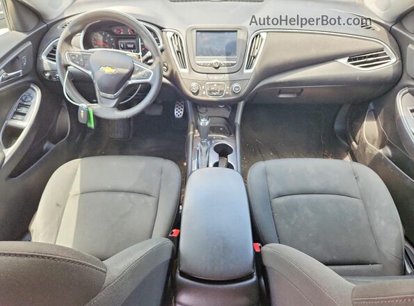 1G1ZB5ST4HF128667 2017 CHEVROLET MALIBU Silver Widok deski rozdzielczej