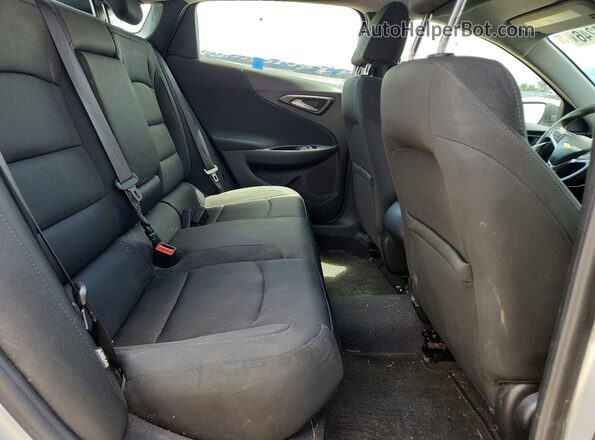 1G1ZB5ST4HF128667 2017 CHEVROLET MALIBU Silver Widok tylnych siedzeń