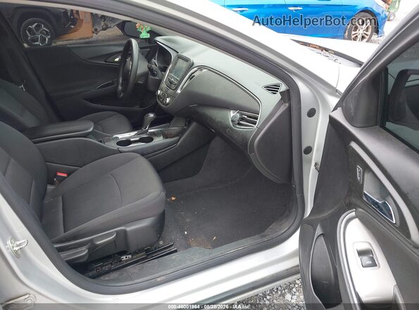 1G1ZD5ST0JF134661 2018 CHEVROLET MALIBU Silver Front interior view