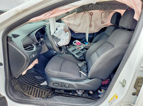 1G1ZD5ST5JF137670 2018 CHEVROLET MALIBU Белый Вид салона спереди