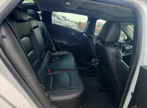 1G1ZD5ST5JF205014 2018 CHEVROLET MALIBU White Widok tylnych siedzeń