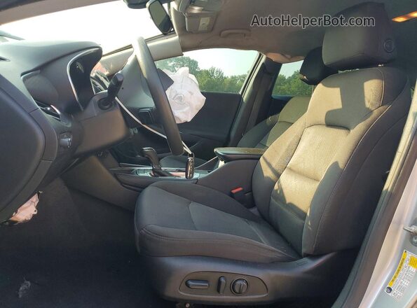 1G1ZD5ST8JF275865 2018 CHEVROLET MALIBU Серебряный Вид салона спереди