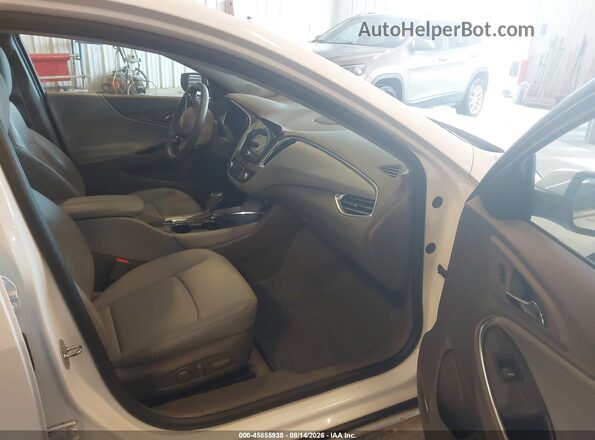 1G1ZE5ST2HF107503 2017 CHEVROLET MALIBU Белый Вид салона спереди