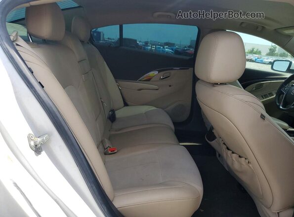 1G4GA5G35GF142999 2016 BUICK LACROSSE White Հետևի նստատեղերի տեսք
