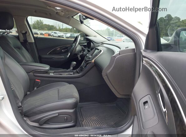 1G4GA5G37GF177818 2016 BUICK LACROSSE Серебряный Вид салона спереди