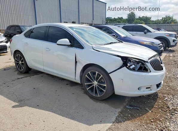 1G4PR5SK5H4106573 2017 BUICK VERANO White Przód prawy