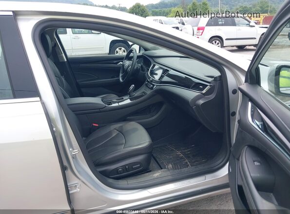1G4ZP5SS4JU107511 2018 BUICK LACROSSE Серебряный Вид салона спереди