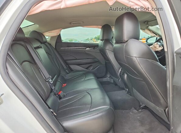 1G4ZP5SZ9JU134099 2018 BUICK LACROSSE White Widok tylnych siedzeń