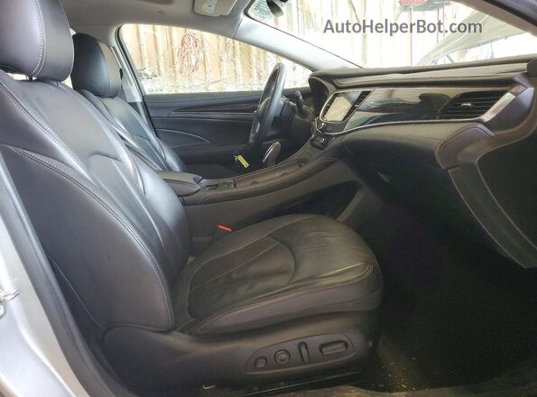 1G4ZR5SS7JU122319 2018 BUICK LACROSSE Silver Front interior view