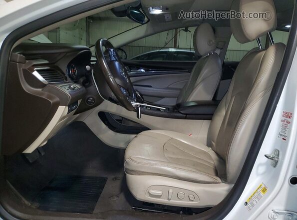 1G4ZR5SS8HU157817 2017 BUICK LACROSSE Белый Вид салона спереди