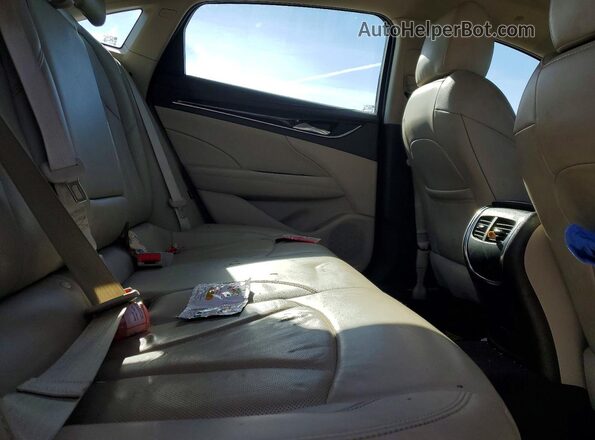 1G4ZR5SS9KU108200 2019 BUICK LACROSSE Silver Rear seats view