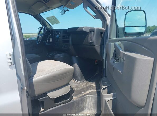 1GAWGEFF8G1191906 2016 CHEVROLET EXPRESS Silver წინა სალონის ხედი