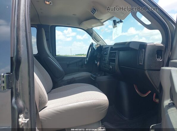 1GAWGEFF8H1223237 2017 CHEVROLET EXPRESS Gray Вид салону спереду