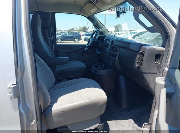 1GAWGEFG1K1287880 2019 CHEVROLET EXPRESS Silver Front interior view