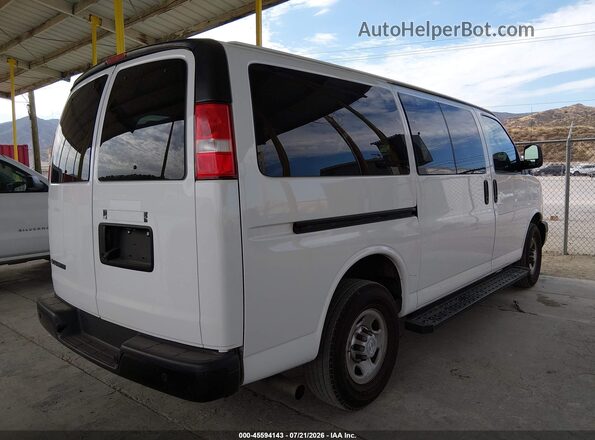 1GAWGEFG2J1300425 2018 CHEVROLET EXPRESS White Rear right
