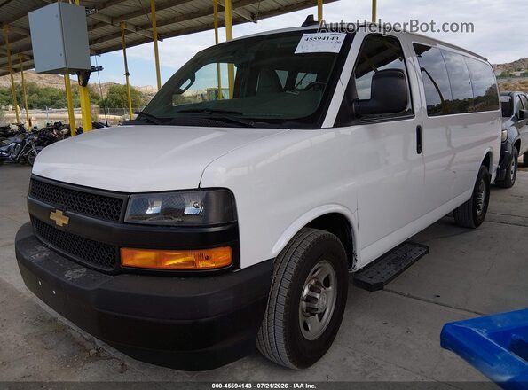1GAWGEFG2J1300425 2018 CHEVROLET EXPRESS White Front left