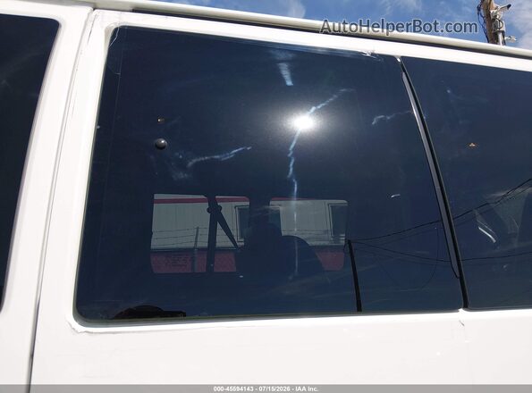 1GAWGEFG2J1300425 2018 CHEVROLET EXPRESS White Front view