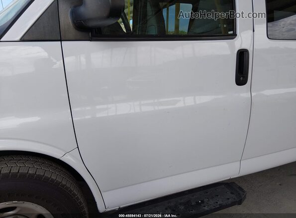 1GAWGEFG2J1300425 2018 CHEVROLET EXPRESS White Rear interior view