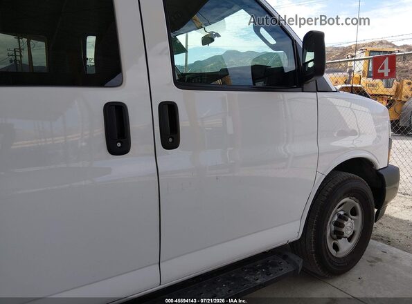 1GAWGEFG2J1300425 2018 CHEVROLET EXPRESS White 