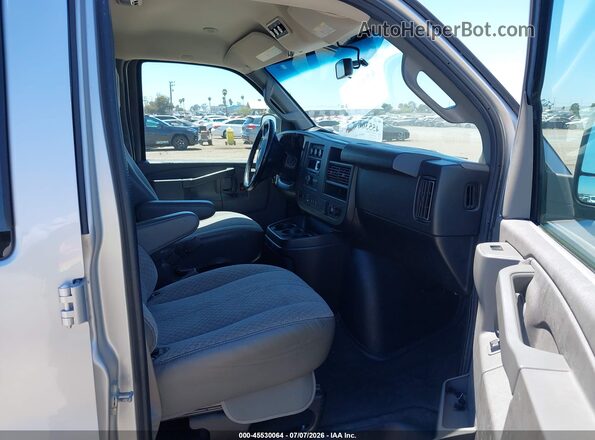1GAWGEFG3K1287248 2019 CHEVROLET EXPRESS Silver Widok wnętrza z przodu