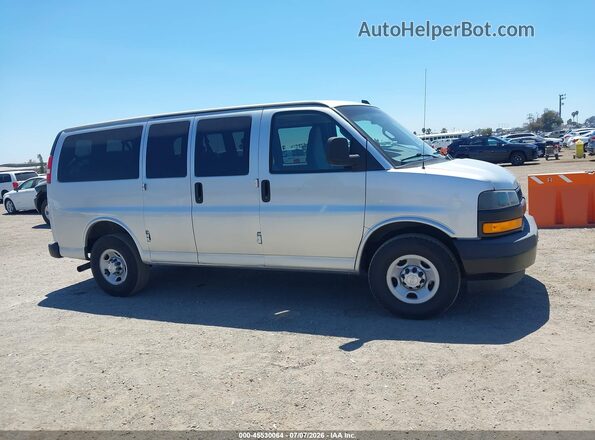1GAWGEFG3K1287248 2019 CHEVROLET EXPRESS Silver Widok wnętrza 360 stopni