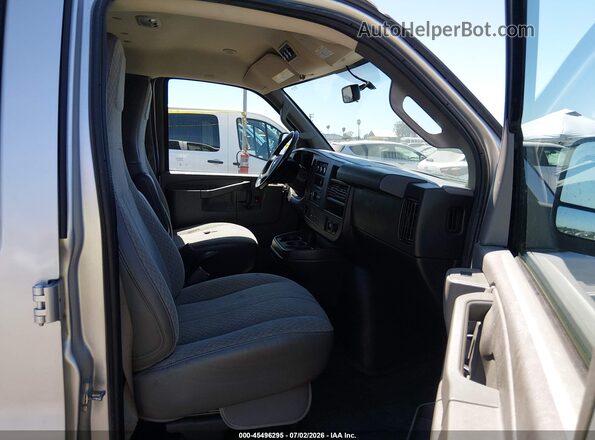 1GAWGEFG6K1287258 2019 CHEVROLET EXPRESS Silver Front interior view