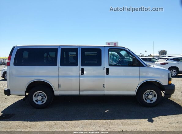 1GAWGEFG6K1287258 2019 CHEVROLET EXPRESS Silver Rear interior view