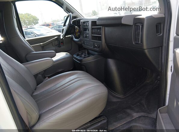 1GAWGEFG6K1330495 2019 CHEVROLET EXPRESS White Front interior view