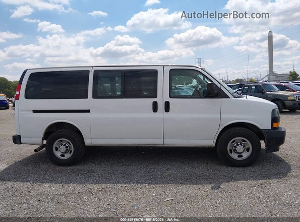 1GAWGEFG6K1330495 2019 CHEVROLET EXPRESS White Rear interior view