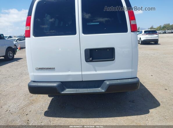 1GAWGEFG7K1282361 2019 CHEVROLET EXPRESS White Widok z przodu