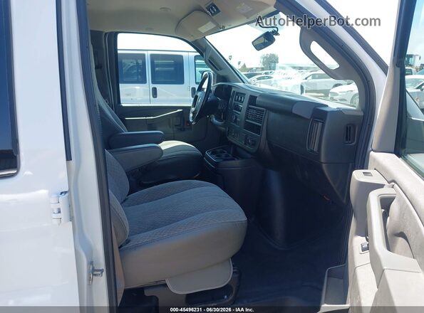 1GAWGEFG7K1282361 2019 CHEVROLET EXPRESS White Widok wnętrza z przodu