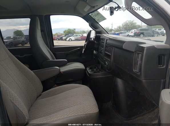 1GAWGEFG8K1184682 2019 CHEVROLET EXPRESS White Front interior view