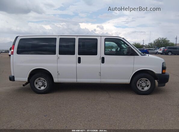1GAWGEFG8K1184682 2019 CHEVROLET EXPRESS White 360 interior view