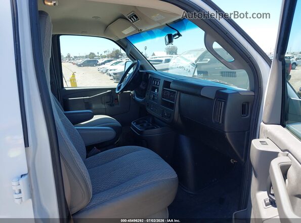 1GAWGEFG8K1290016 2019 CHEVROLET EXPRESS White Vista interior delantera
