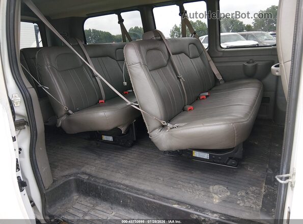 1GAWGEFG8K1334080 2019 CHEVROLET EXPRESS White VIN կոդի պիտակի տեսք