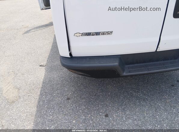1GAWGEFG9J1260666 2018 CHEVROLET EXPRESS Белый Вид спереди