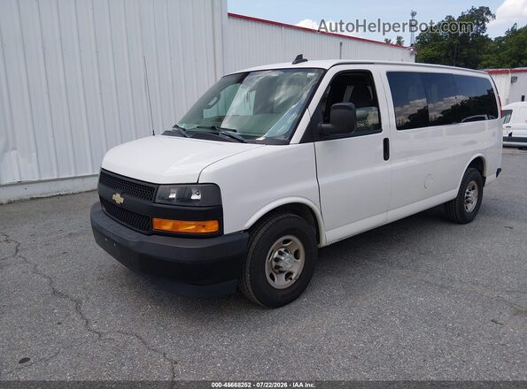 1GAWGEFG9J1260666 2018 CHEVROLET EXPRESS Белый Передняя левая четверть