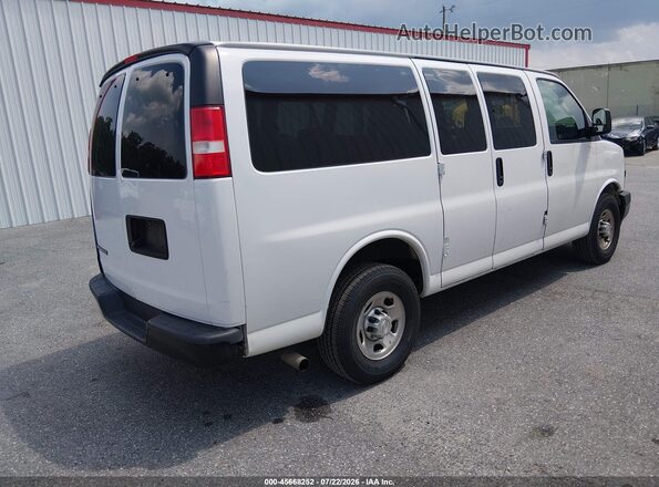 1GAWGEFG9J1260666 2018 CHEVROLET EXPRESS Белый Задняя правая четверть