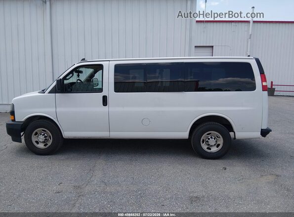 1GAWGEFG9J1260666 2018 CHEVROLET EXPRESS Белый 